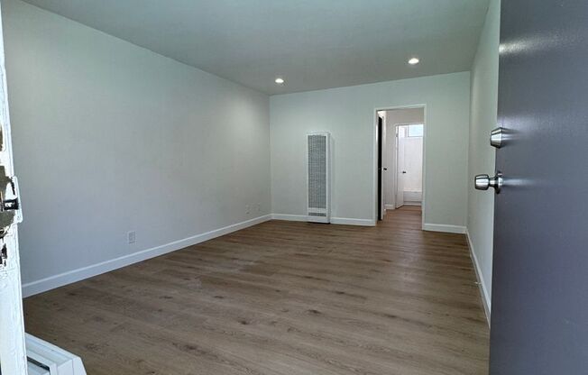 Studio, 1 bath, 475 sqft, $1,595, Unit 06