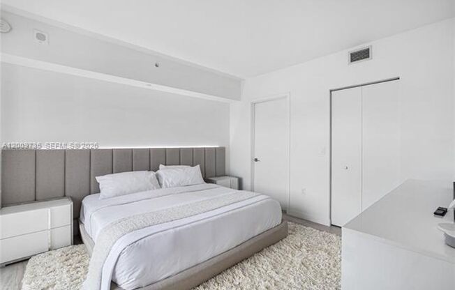 2 beds, 2 baths, 924 sqft, $5,200, Unit 45 SW 9th St # 1508