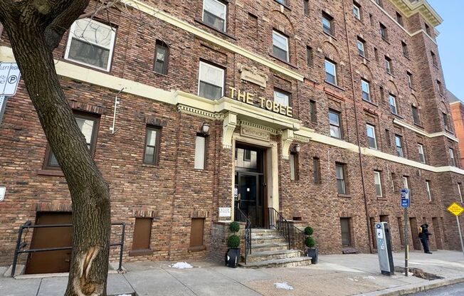 2 beds, 1 bath, $895, Unit 3B
