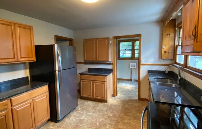 3 beds, 2 baths, $1,595