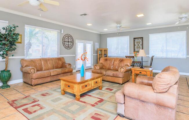Crown Pointe Apartments - Apartment Living in Tampa, FL