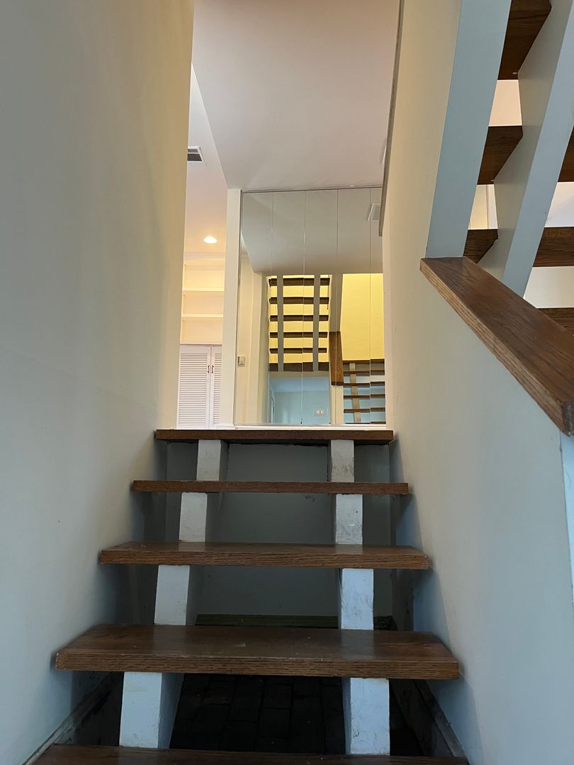 Very Spacious 2/2.5 Condo w/ Off-Street Parking & Enclosed Patio in Great Location!
