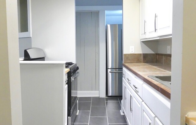 2 beds, 1 bath, $2,100, Unit 607