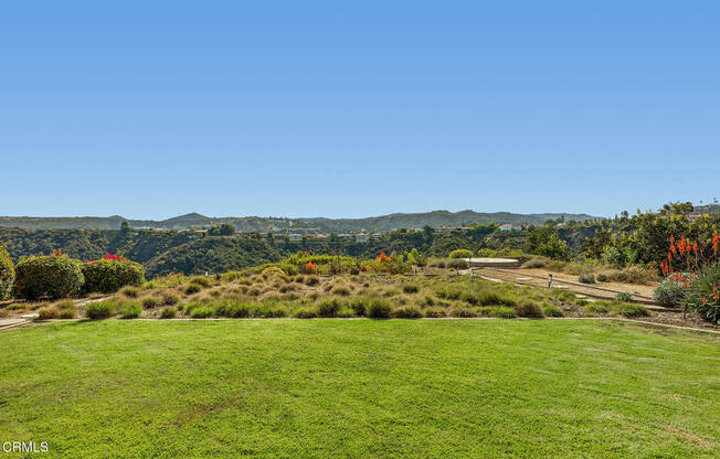2075 LINDA FLORA DR