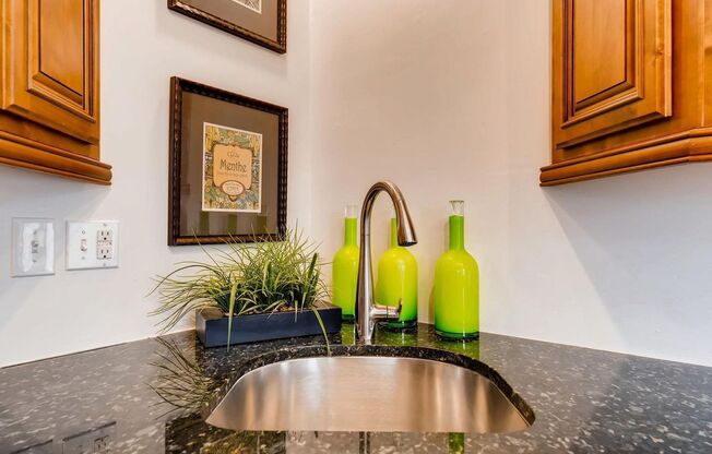 Craftsman-style bungalow in Sunnyside FOR RENT!