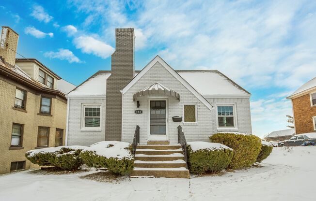 Charming 4 bedroom home in Pittsburgh available September 1st!