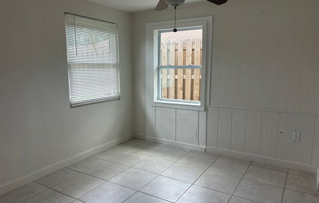 2 beds, 1 bath, 1,000 sqft, $1,700