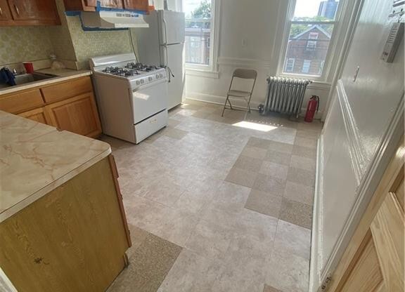 847 E 220 ST
