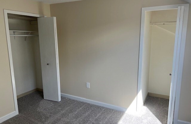 2 beds, 1 bath, 764 sqft, $2,100, Unit 1-27