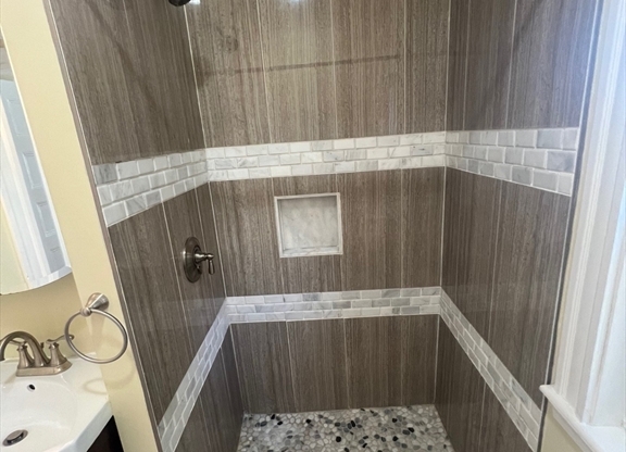 4 beds, 2 baths, 1,700 sqft, $5,400, Unit 2