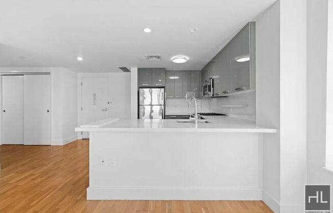 3 beds, 2 baths, 1,214 sqft, $5,000, Unit 719