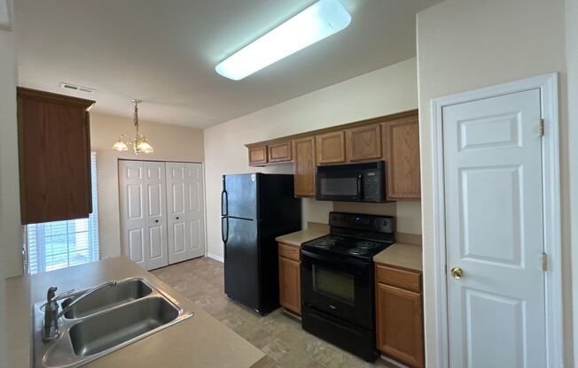 3 beds, 2 baths, $1,650