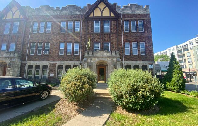 1807-1809 E Olive St