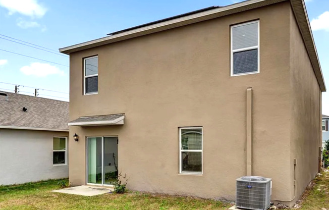 5 beds, 3 baths, $2,800