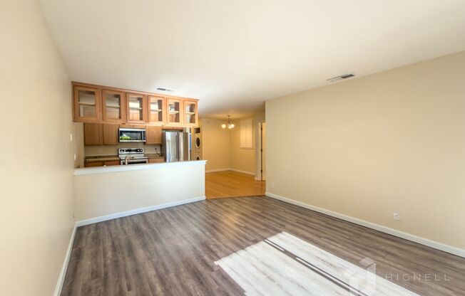 Gated Community, 3 Bed Condo!