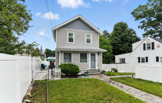 8 EARNSHAW ST