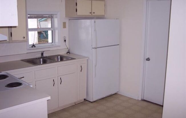 2 beds, 1 bath, $1,095