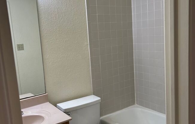 1 bed, 1 bath, 758 sqft, $955, Unit 33