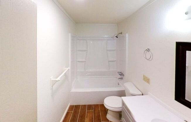 2 beds, 1 bath, 784 sqft, $1,895, Unit 7