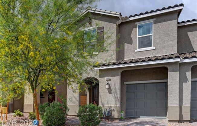 Desirable Southwest Townhome: Luxury Living!