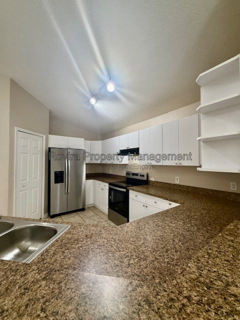 3 beds, 2 baths, 1,426 sqft, $2,000