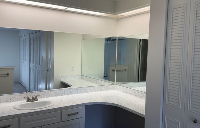 2 beds, 2 baths, 1,007 sqft, $1,775, Unit 32