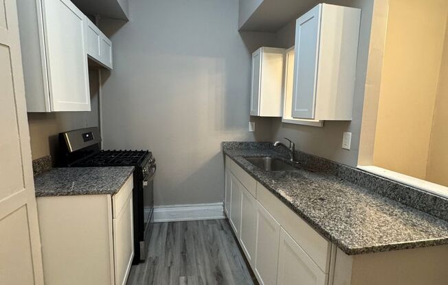 Studio, 1 bath, 670 sqft, $895, Unit Apt 2