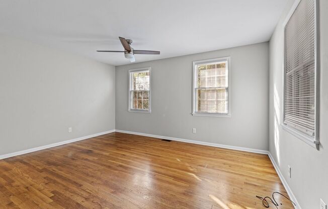 3 Bedroom Ranch near Duke Raleigh Hospital, Fenced-in Yard, Pet Friendly!