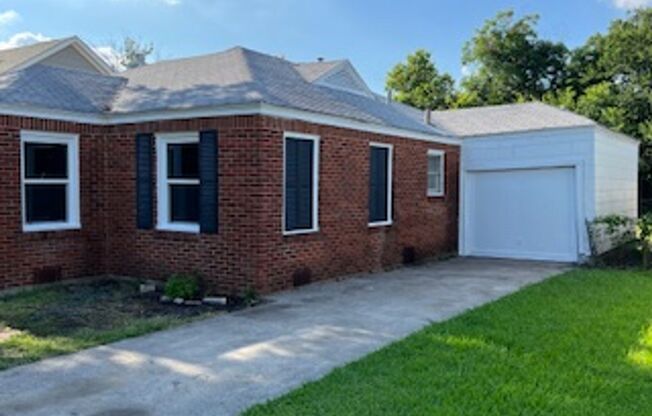 Affordable 2 Bedroom, 1 Bath Cottage in Bluebonnet Hills near TCU- 76109