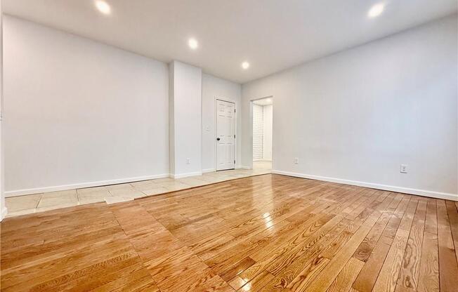8689 15 AVE