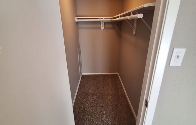 2 beds, 2 baths, 966 sqft, $1,375, Unit 1721