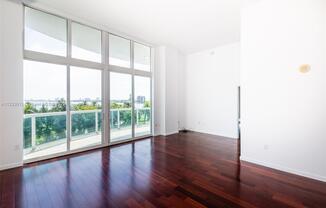 1800 N Bayshore Dr