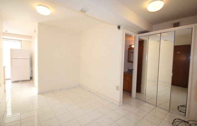 1 bedroom, 1 bath, 1 Parking. End Unit! Amenities with Great Views!