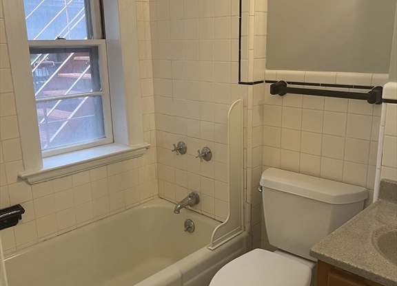 Studio, 1 bath, 650 sqft, $2,350, Unit 29