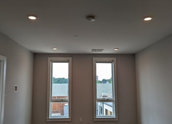 3 beds, 1 bath, 1,070 sqft, $3,700, Unit 202