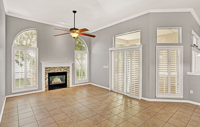 4 bedroom/ 2 bathroom home in Julington Creek Plantation!