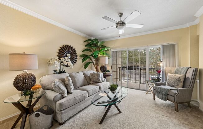 1/1 2nd floor condo, in gated community with all the amenities