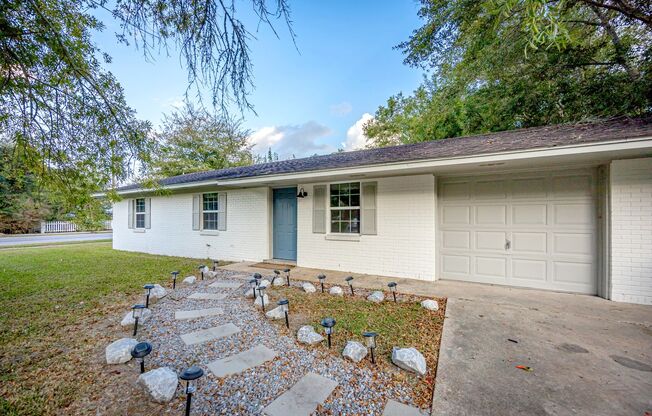 Adorable Rental Near Downtown Ocean Springs!