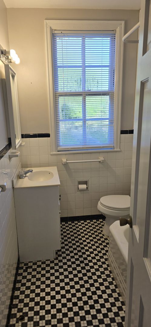 1 bed, 1 bath, $925, Unit 4A