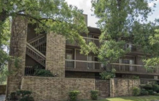 PRE-LEASE 2025/2026: Excellent Roommate Floorplan, Washer/Dryer Included, Location Location Location!