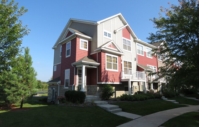 avail 07.01.2025, 3 bd 4 ba 2 car garage end unit townhome in Maple Grove