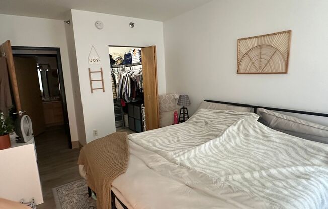 2 beds, 1 bath, 914 sqft, $1,750, Unit 504