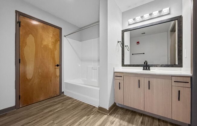 1 bed, 1 bath, 780 sqft, $1,415, Unit 412