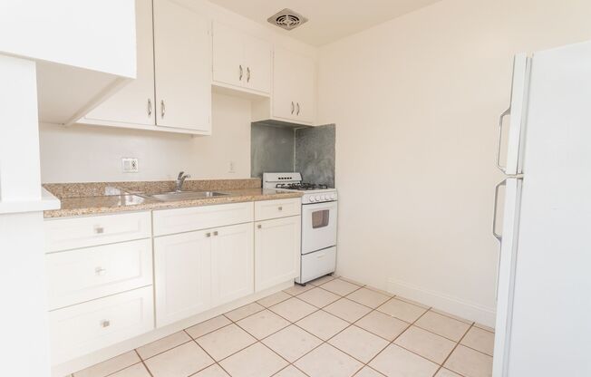 2 beds, 1 bath, $1,999, Unit F