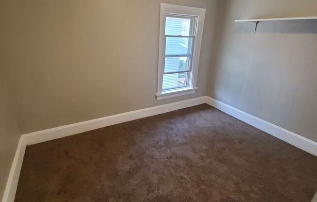 2 beds, 1 bath, 736 sqft, $1,050, Unit Upper