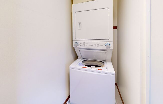 2 beds, 1 bath, 950 sqft, $1,500, Unit 7701RA