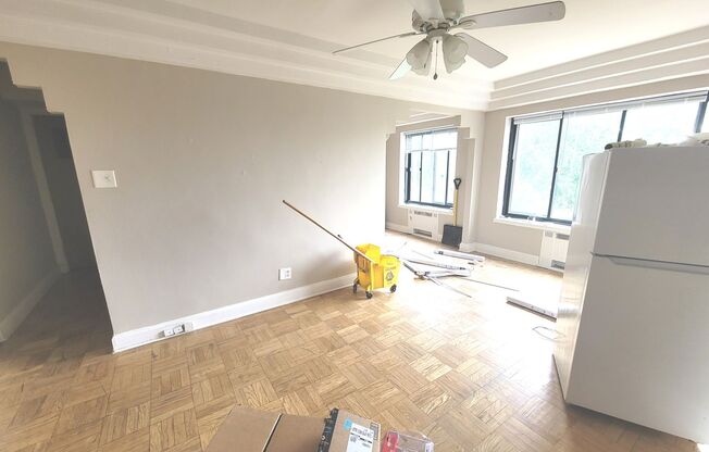 2 beds, 1 bath, $1,425, Unit 410