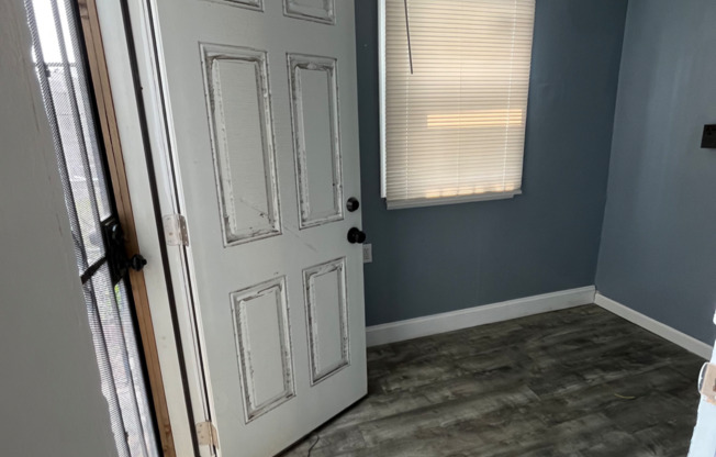 3 beds, 1 bath, $1,100