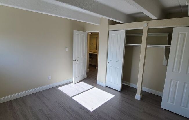 2 beds, 1 bath, 842 sqft, $1,399, Unit Apt 11