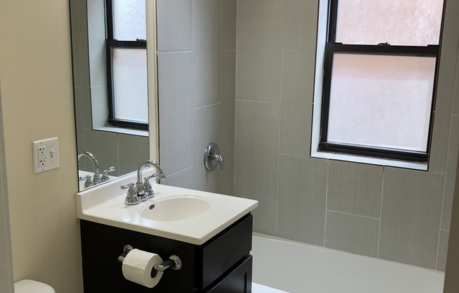 2 beds, 1 bath, $1,800, Unit 4751 #1W